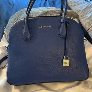 👜🌟🔥Brand New and never used 👜💙🌟🔥Michael Kors Electric Blue Dome handbag
